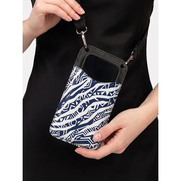 Funda de Cuero con Correa Personalizada - Imagen 3