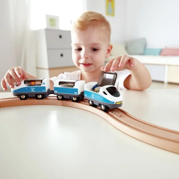 Hape Passenger Train Set 3+ - Imagen 4