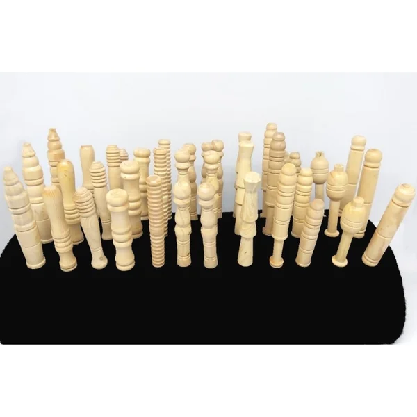Separador de Bolillos de Madera con Punta Metálica
